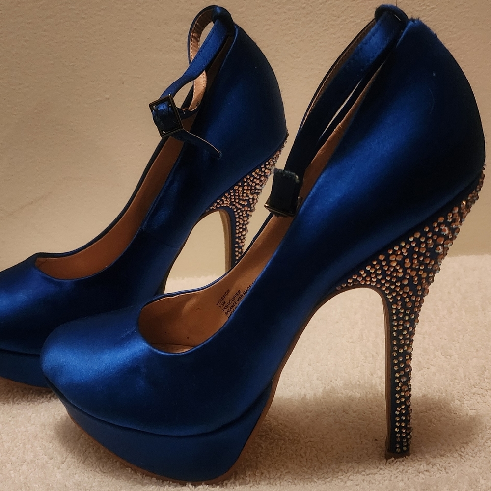 Steve Madden 7.5 women's satin blue pump with rhinestone heels